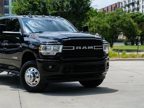 Used 2022 RAM 3500 Big Horn w/ Level A Equipment Group AWD/4WD image 3