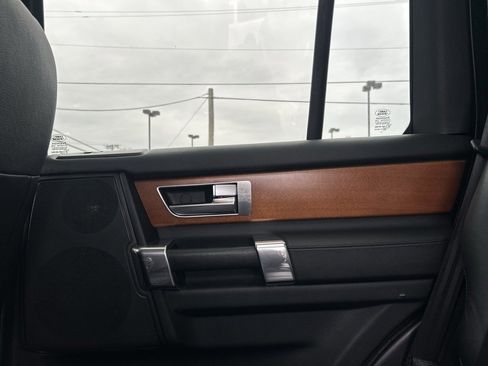 Used 2015 Land Rover LR4 HSE image 30