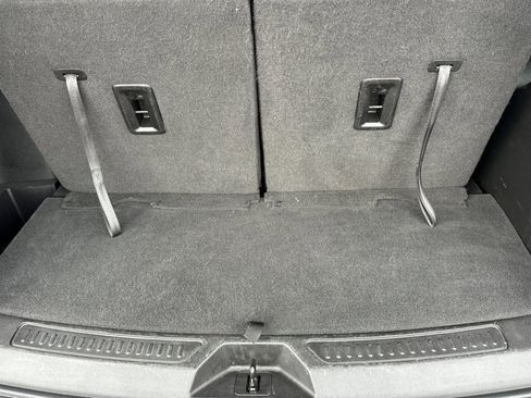 Used 2021 GMC Acadia SLT w/ Elevation Edition image 16