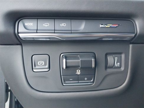 Used 2025 Cadillac Escalade ESV V image 19