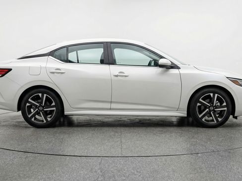Used 2025 Nissan Sentra SV FWD image 11