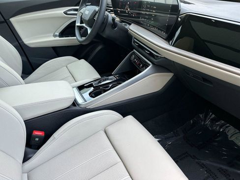 Certified 2025 Audi Q5 Premium w/ Premium Plus AWD/4WD image 16
