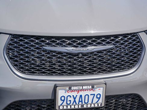 Used 2022 Chrysler Pacifica Limited w/ S Appearance Package FWD image 6