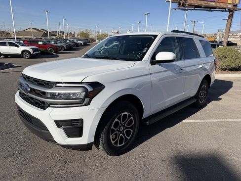 Used 2024 Ford Expedition XLT image 3