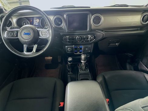 Used 2018 Jeep Wrangler Unlimited Sahara AWD/4WD image 18
