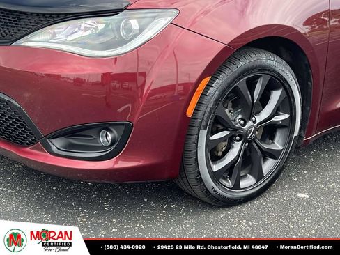 Used 2019 Chrysler Pacifica Limited w/ S Appearance Package FWD image 8