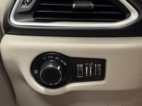 Used 2023 Chrysler Voyager LX FWD image 30