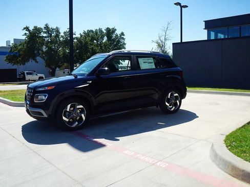 New 2026 Hyundai Venue SEL FWD image 4
