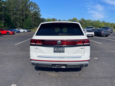 Used 2025 Volkswagen Atlas Peak Edition SE AWD/4WD image 15