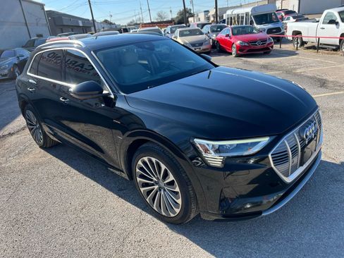 Used 2019 Audi e-tron Prestige image 11