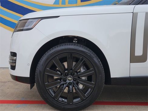 Used 2023 Land Rover Range Rover Long Wheelbase SE image 9