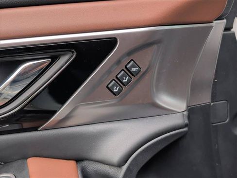 Used 2024 Subaru Outback Touring AWD/4WD image 13