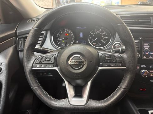 Used 2019 Nissan Rogue SV AWD/4WD image 18