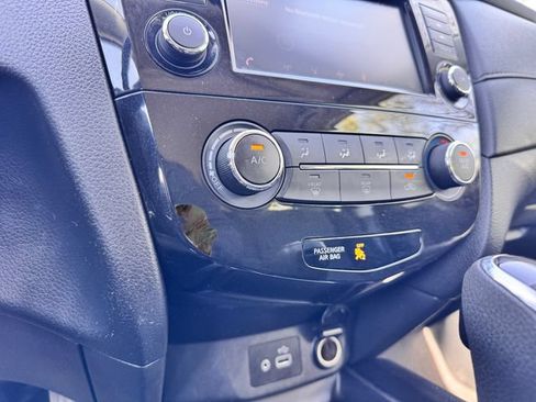 Used 2018 Nissan Rogue S AWD/4WD image 19