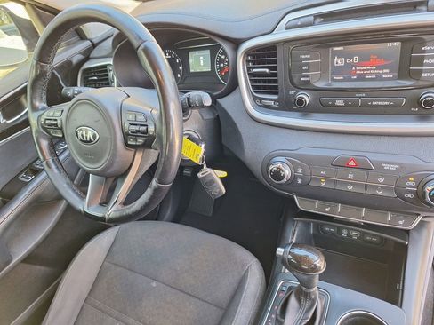 Used 2016 Kia Sorento LX w/ LX Convenience Package image 29