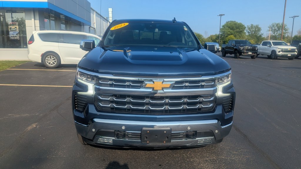 Used 2023 Chevrolet Silverado 1500 LTZ AWD/4WD image 2