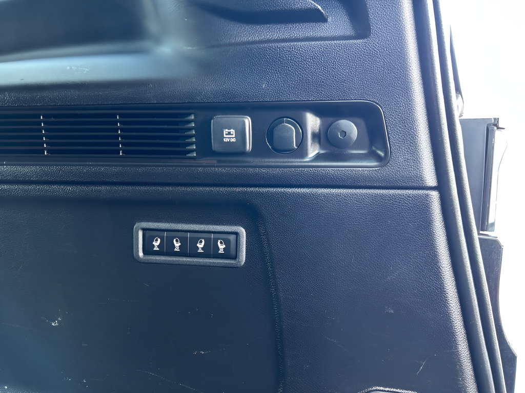 Used 2024 Jeep Wagoneer L Series III w/ Flexible Seating Group AWD/4WD image 53