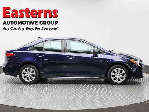 Used 2022 Toyota Corolla LE image 4