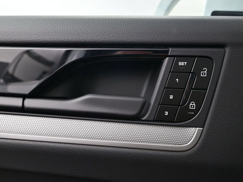 Certified 2026 Porsche Cayenne AWD/4WD image 17