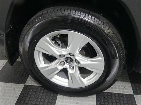 Used 2021 Toyota RAV4 XLE AWD/4WD image 17