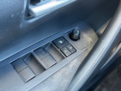 Used 2020 Toyota Corolla LE image 28