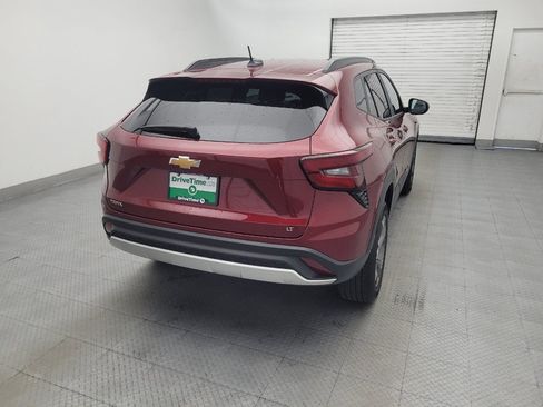 Used 2025 Chevrolet Trax LT FWD image 7