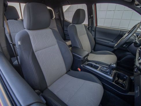 Used 2022 Toyota Tacoma TRD Off-Road image 20