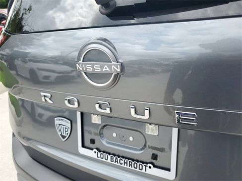 Used 2023 Nissan Rogue SV image 7