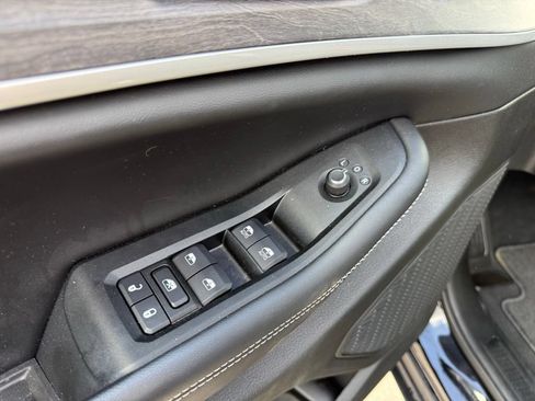 Used 2023 Jeep Grand Cherokee L Limited AWD/4WD image 12