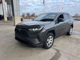 Used 2022 Toyota RAV4 LE video 1
