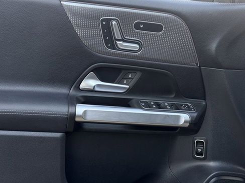 Used 2022 Mercedes-Benz GLB 250 image 24