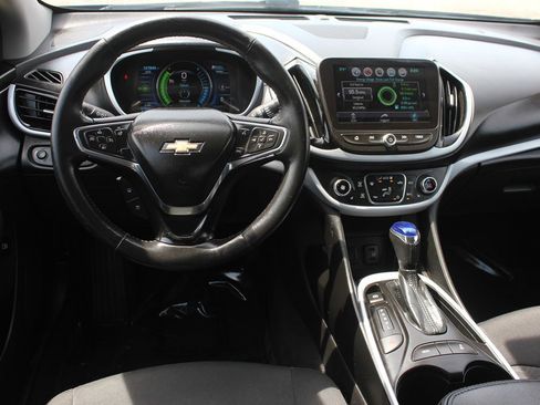 Used 2017 Chevrolet Volt LT w/ Comfort Package FWD image 9
