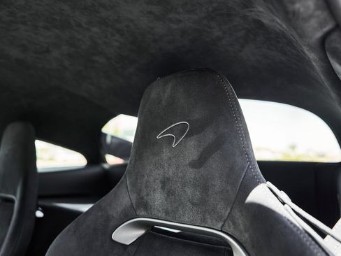Used 2024 McLaren Artura RWD image 31