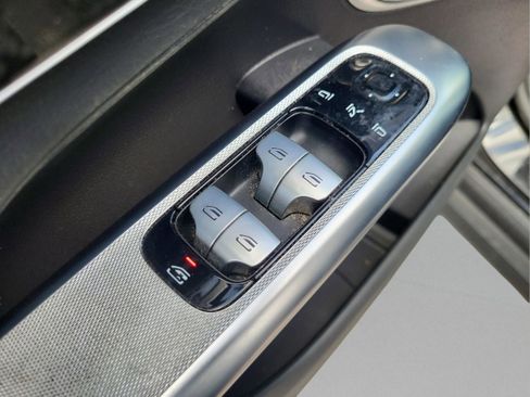 Used 2023 Mercedes-Benz GLC 300 4MATIC image 12