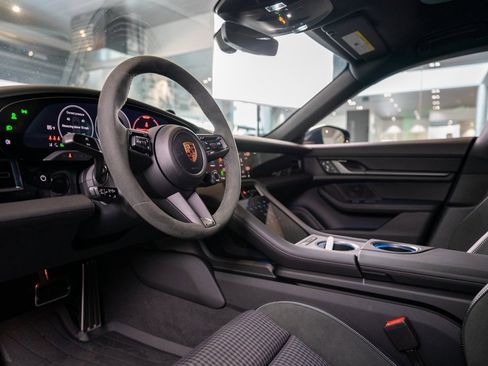 New 2025 Porsche Taycan image 4