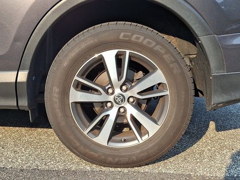 Used 2016 Toyota RAV4 XLE AWD/4WD image 3