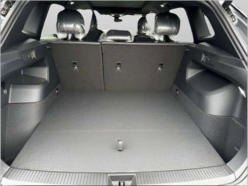 New 2026 Volkswagen Tiguan SE R-Line image 7