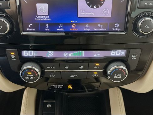 Used 2018 Nissan Rogue SL w/ Premium Package image 23