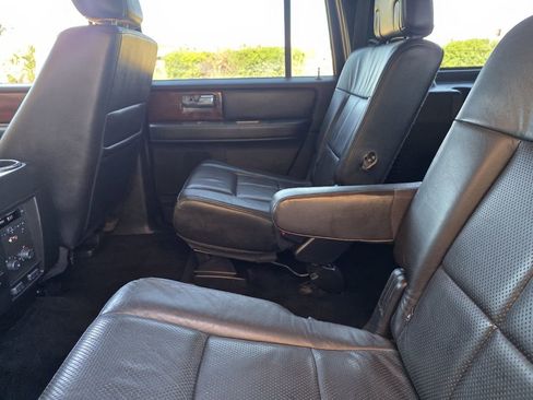 Used 2012 Lincoln Navigator L 4WD image 17