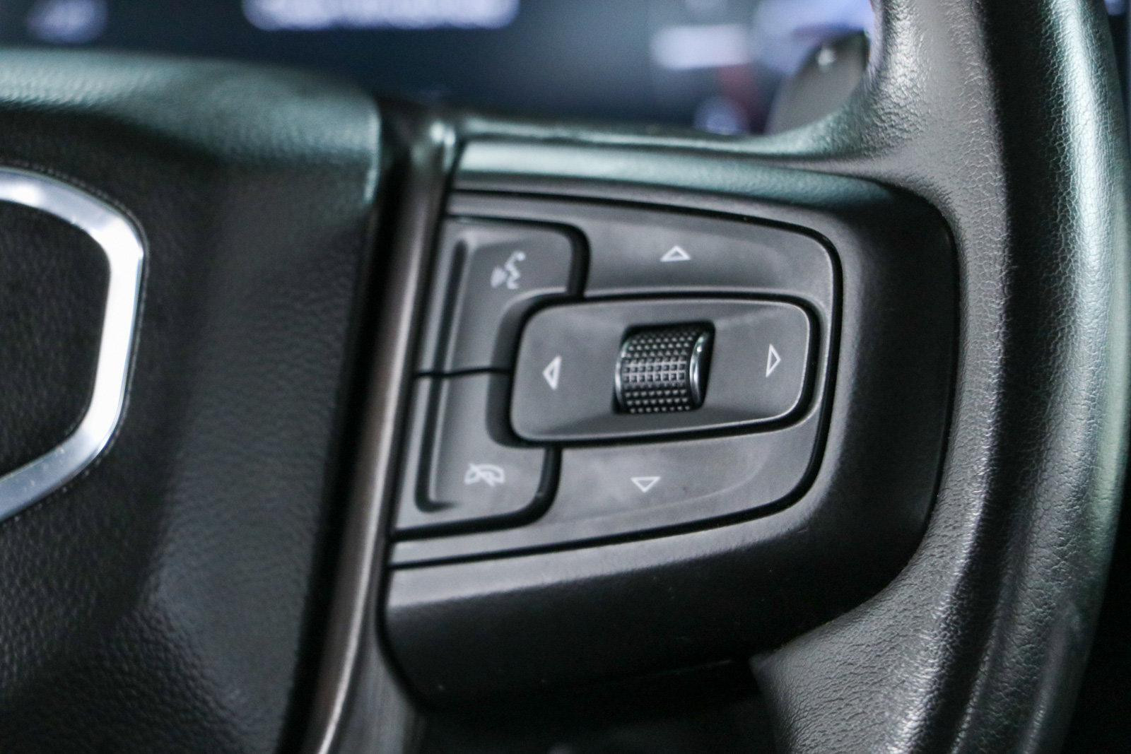 Used 2023 GMC Sierra 1500 AT4 w/ Technology Package AWD/4WD image 15