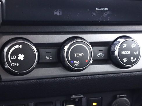 Used 2019 Toyota Tacoma TRD Off-Road image 21