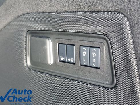 Used 2025 Cadillac Escalade ESV Sport Platinum AWD/4WD image 11