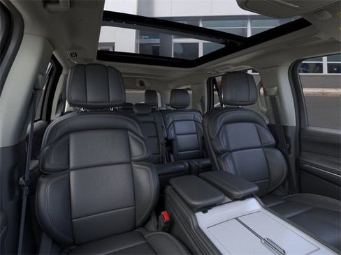 New 2025 Lincoln Navigator Reserve image 10