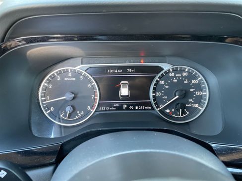 Used 2025 Nissan Pathfinder SV AWD/4WD image 43