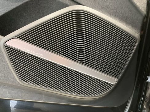 Used 2021 Audi Q5 Premium Plus w/ Premium Plus Package image 14