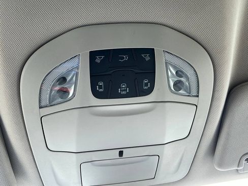 Used 2023 Chrysler Pacifica Touring-L FWD image 47