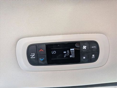 Used 2022 Chrysler Pacifica Touring-L image 23