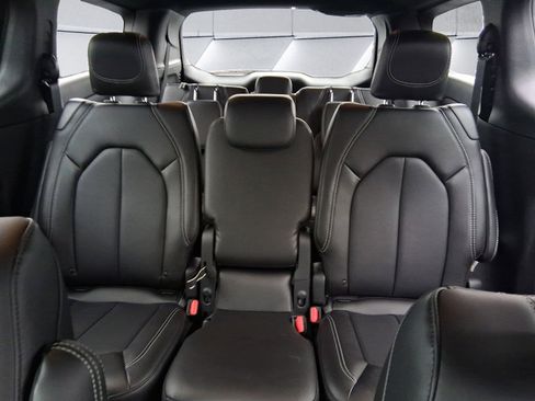 New 2026 Chrysler Pacifica Select image 14