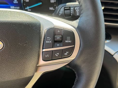 Used 2023 Ford Explorer XLT w/ Equipment Group 202A AWD/4WD image 28