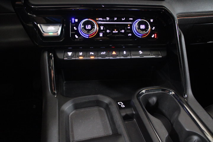 Used 2025 GMC Sierra 2500 AT4 w/ AT4 Premium Plus Package AWD/4WD image 35